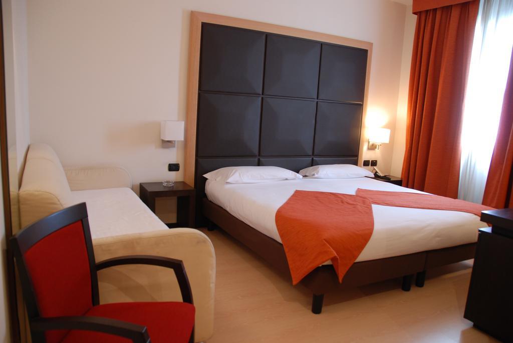 Hotel Metropolis Reggio nell'Emilia Exterior foto