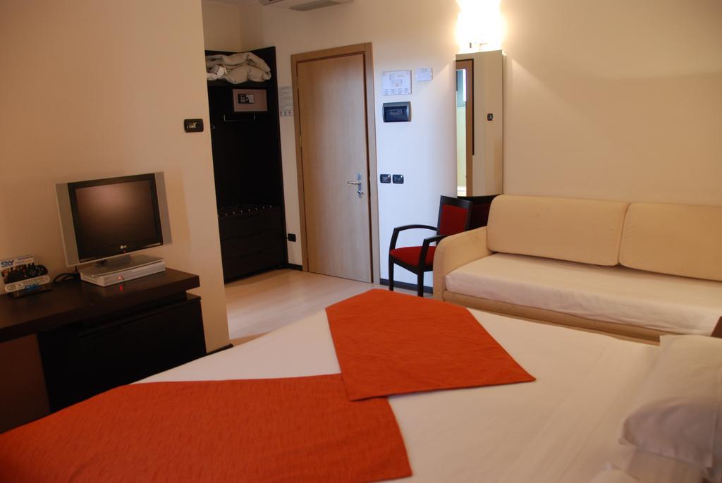Hotel Metropolis Reggio nell'Emilia Exterior foto